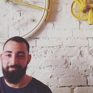 Meet your Posher, Yanis